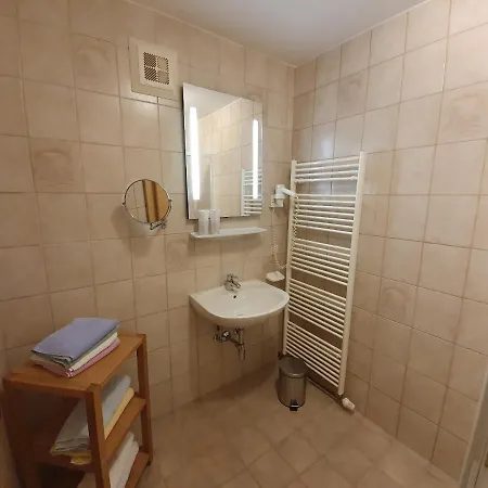 Zur Post Apartment Ferlach